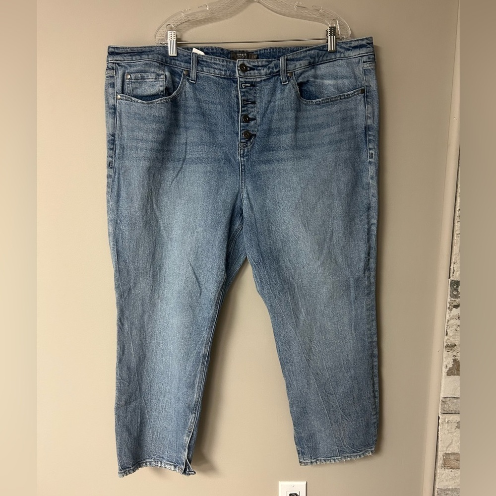 Torrid High Rise‎ Straight Leg Light Wash Cropped Jeans